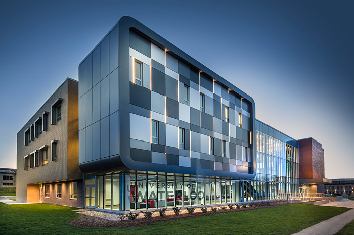 لیسانس در کانادا - University of Waterloo