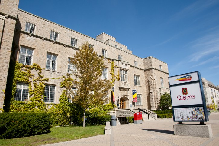بهترین دانشگاه های کانادا - دانشگاه کوئینز