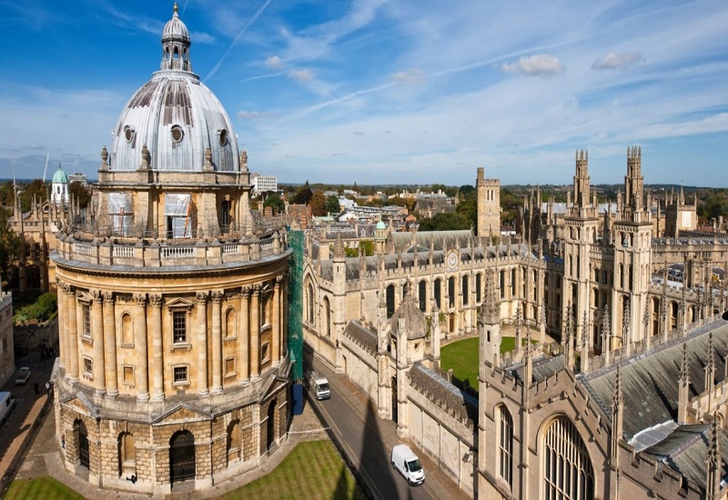 دانشگاه آکسفورد به عنوان یکی از قدیمی ترین دانشگاه های جهان شناخته میشود