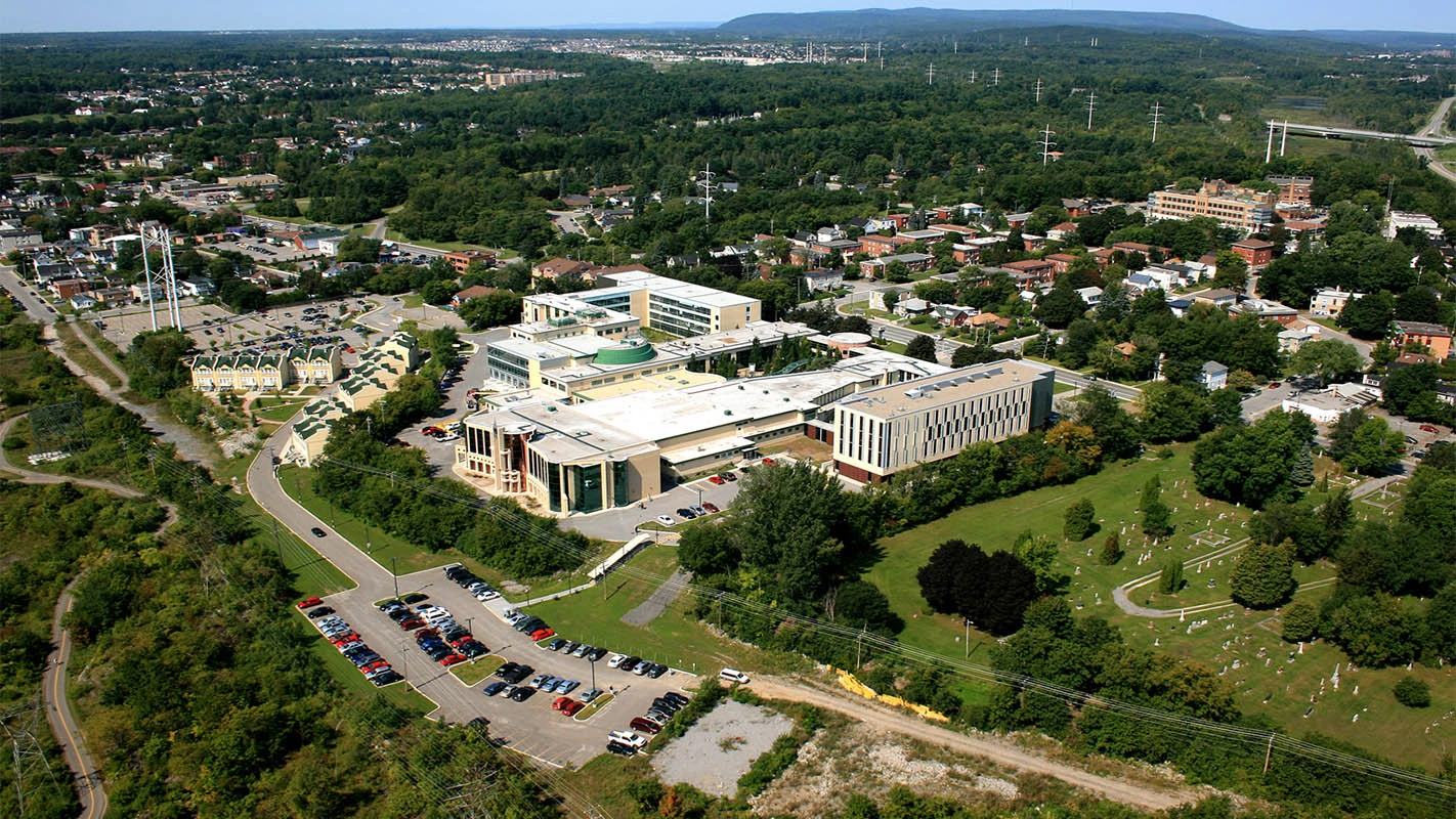دانشگاه کبک در اوتاوه (Université du Québec en Outaouais)